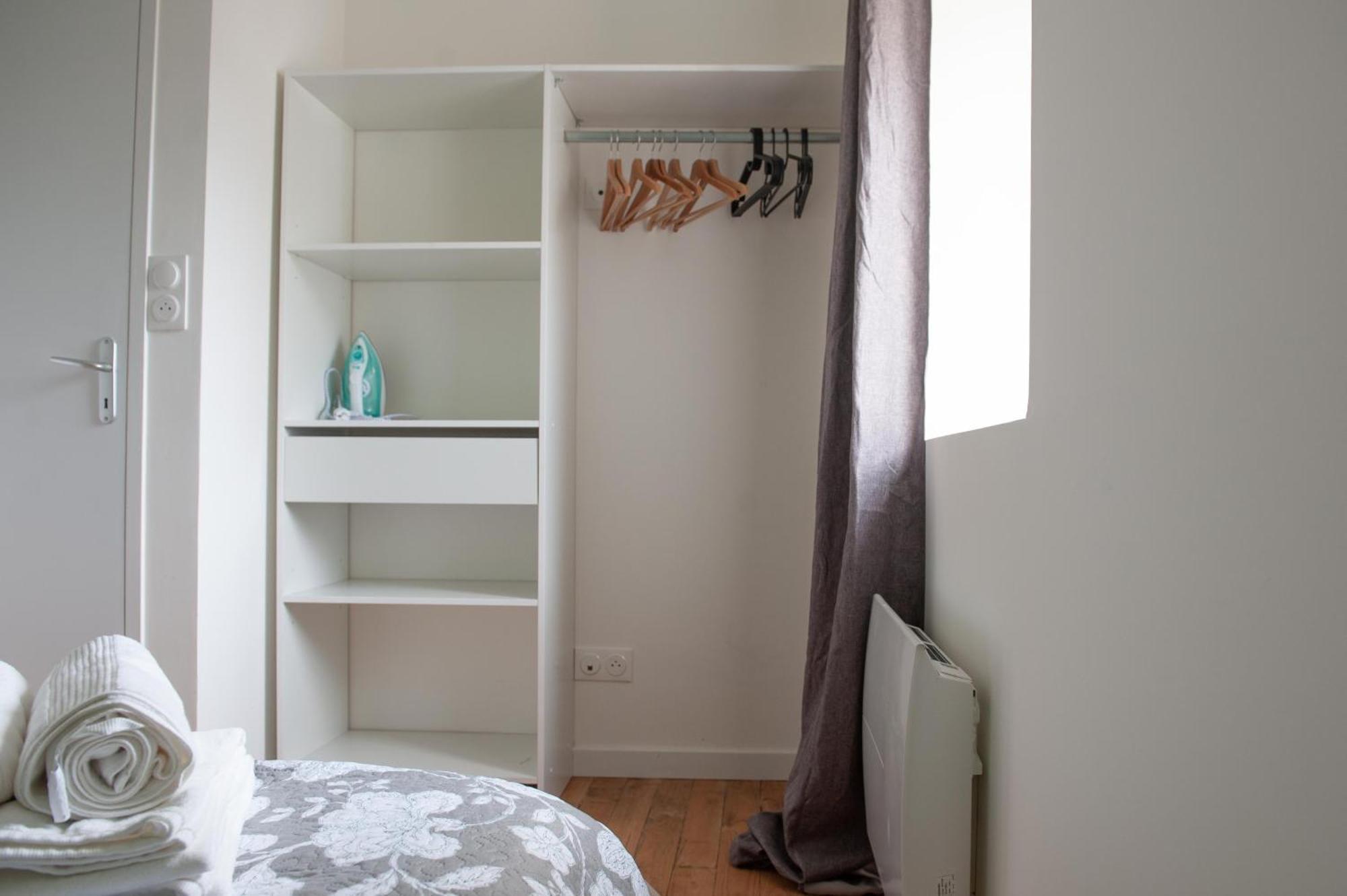 Immeuble De 3 Appartements Avec Cour Interieure 布雷斯特 客房 照片